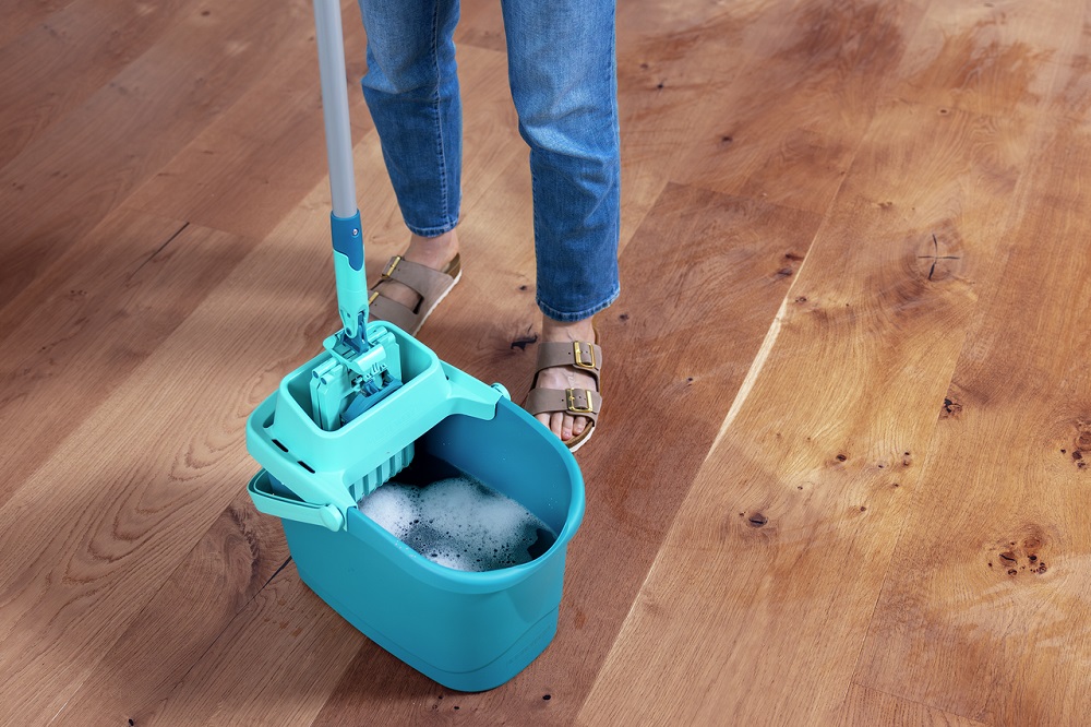 Mop Leifheit PowerClean M plus 2x micro duo wyciskanie mopa w wiadrze